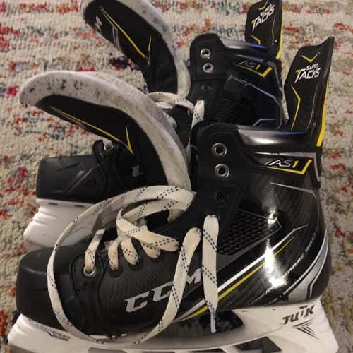 CCM AS1 Hockey Skates, Size 8EE. USED 1 Month