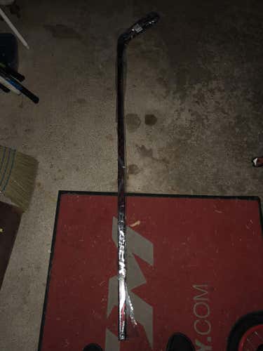 New Bauer Stick Righty Mid 76 - 80 Senior