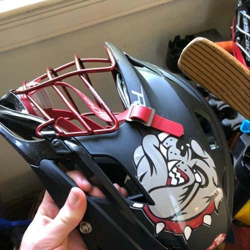 R Bulldogs Helmet Cascade