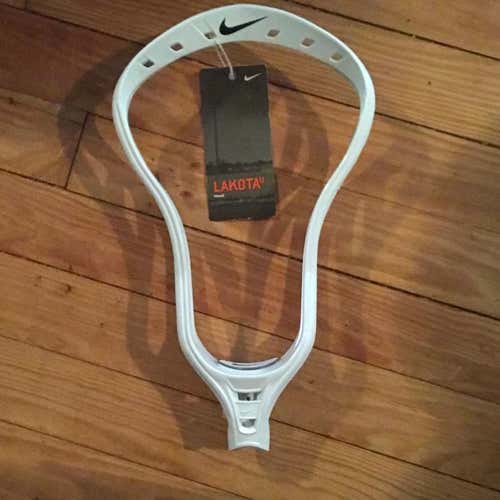 NIKE LAKOTA U