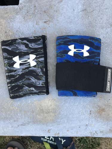 Under Armour Wrist Guards (Pair of Youth Small) Perfect for Baseball