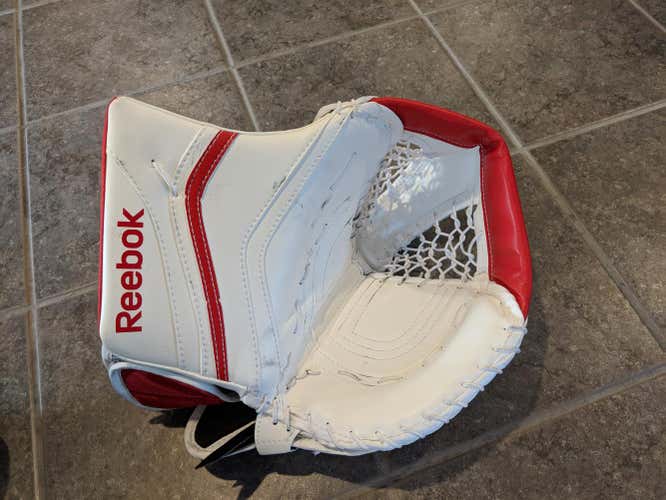Reebok XT 28 SR goalie glove USED ONCE