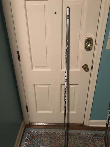 New Bauer 1s Stick Lefty Mid 66 - 70 Intermediate