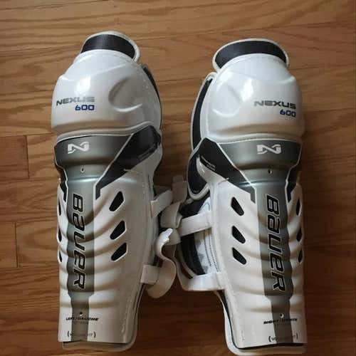 Bauer Nexus 600 Shin Pads (NEVER WORN)