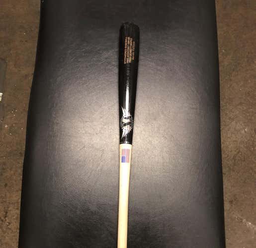 M Powered Pro-jektor 32”