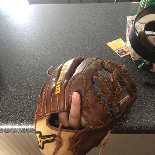Mizuno 11.75 Pro-Soft Classic