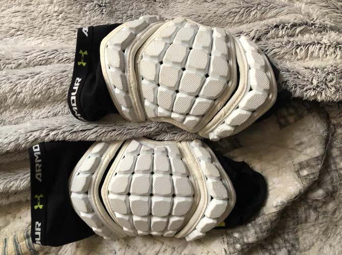 UA VFT Plus Arm Pads Defensive