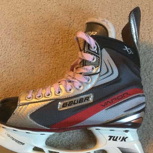 Bauer Vapor X3.0 — Senior size 6D skates
