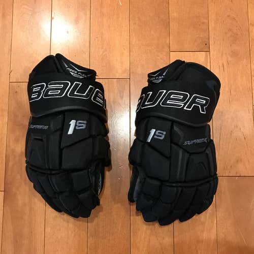 Bauer 1s 13” Black Gloves Like New