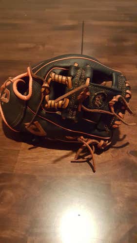 Like New Demarini Adult Insane Infield Glove. Right hand