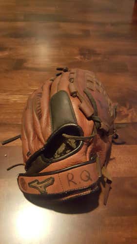 Mizuno Glove