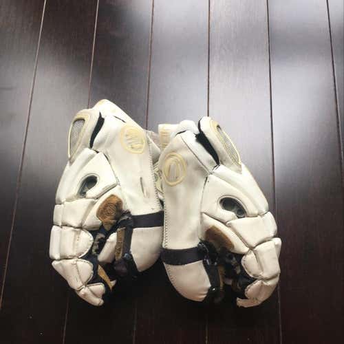 Used White Maverick Romenxt Goalie Gloves
