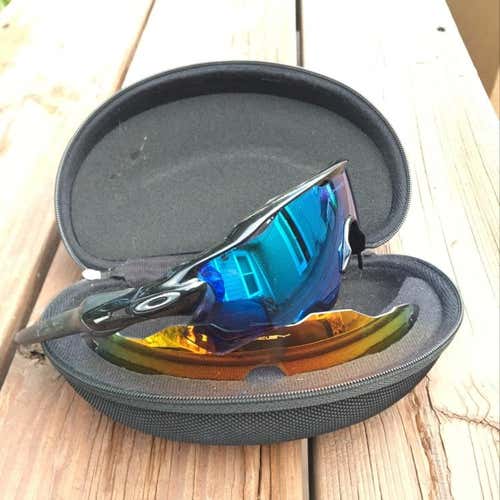 Oakley Radar Path Adult Comes With Two Lenses And Case