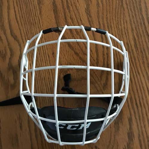 Used CCM FM580 Cage - White, Sr M