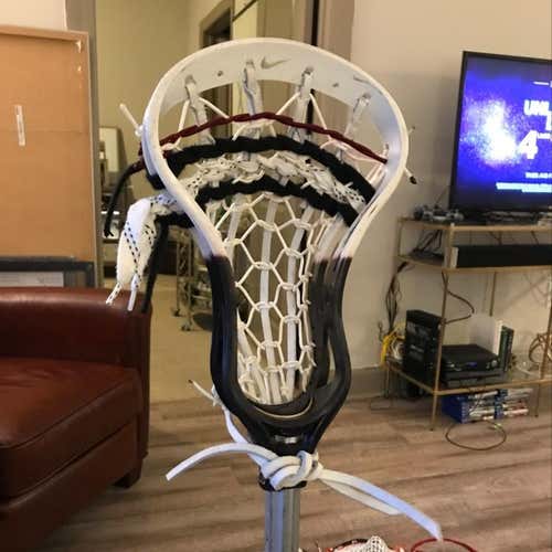 TRADITIONAL White/Black Nike Legacy U