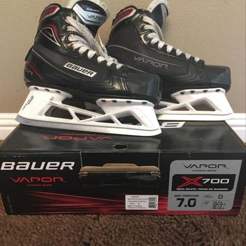 Bauer X700 Goalie Skates Senior Size 7.0 D