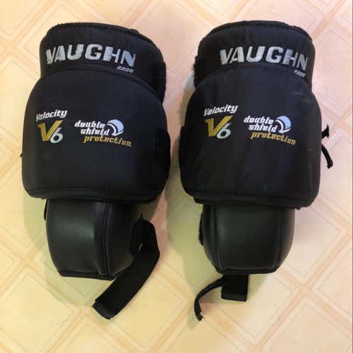 Vaughn Velocity V6 2200 Knee Guards And Garter