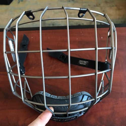 Bauer Sr. Medium FM7500 Cage