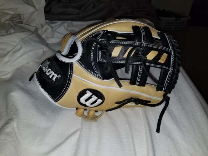 Like New Wilson a2000 Glove of the Month (No Trades) obo