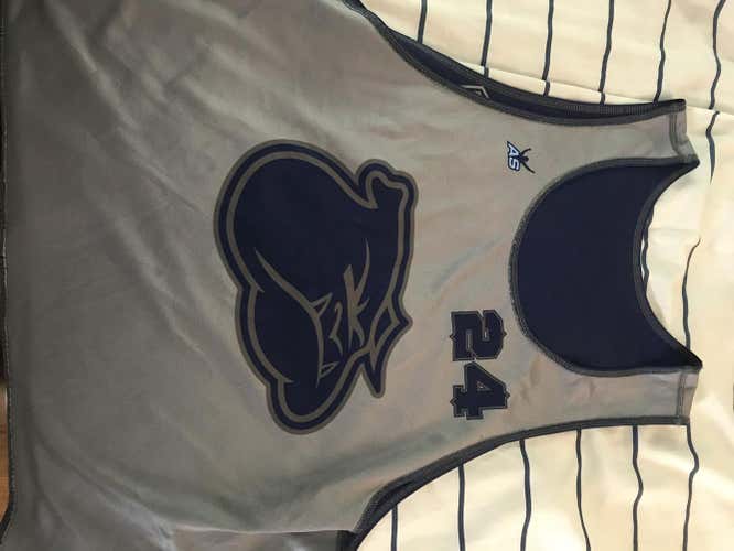 Bundle Yale lax Pinny and brine gloves