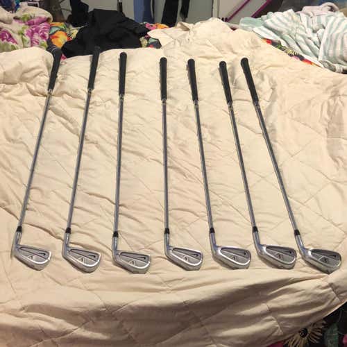 Nike TW Victory Red Forged Split Cavity Iron Set