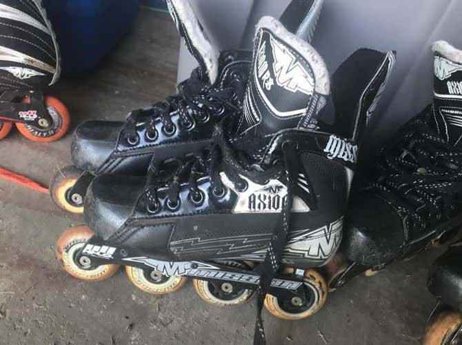 Used Mission axiom rollerblade skate size 4