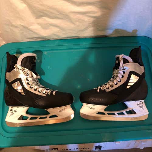 Almost NEW TRUE Skates
