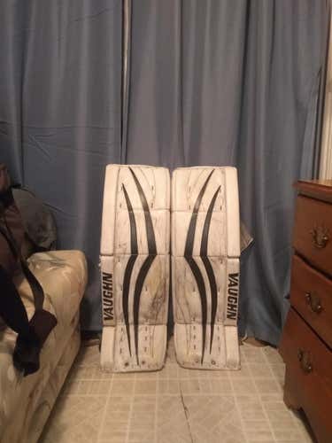 Vaughn v6 2200 pads 35+2, nhl return gloves