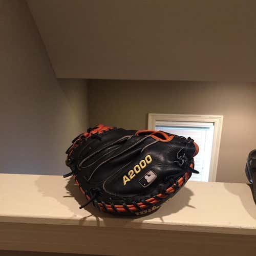 Wilson A200 Pudge 32.5 Catchers Mitt (PRICE IS FLEXIBLE Very lightly broken in)