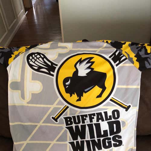 Buffalo Wild Wings Lacrosse Shooting Shirt | Size Large