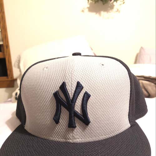 Brand New New Era Yankees Hat Size 7 5/8