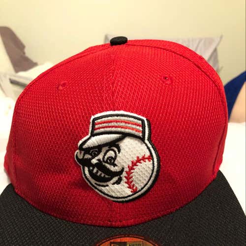 Brand New New Era Reds Hat Size 7 1/2