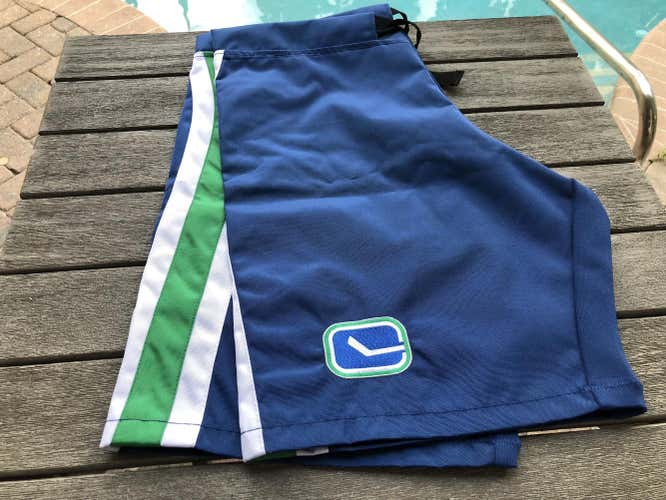 Vancouver Canucks Warrior Dynasty Pro Stock Shell Size M NWOT