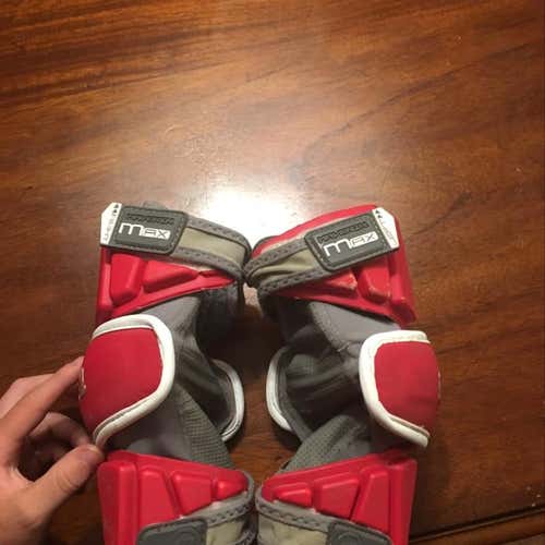 Medium Maverik Max Arm Pads Red