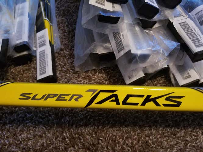 OFFSEASON DISCOUNT!!!!!  PRO STOCK RIGHT HANDED-85 Flex P40(Mackinnon) CCM SuperTacks