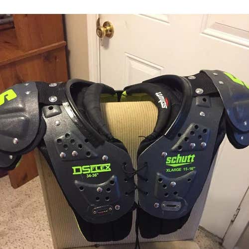 Schutt DS Flex Youth Shoulder Pads With Backplate