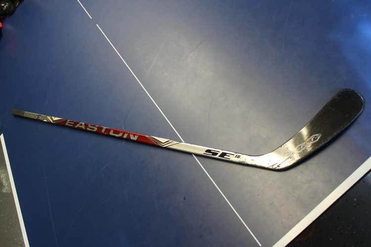 Easton Se16 Stick Righty Toe 71 - 75 Senior Hall curve