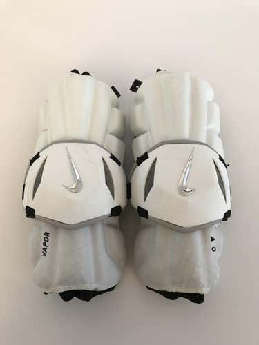 NIKE VAPOR LACROSSE ARM PADS WHITE
