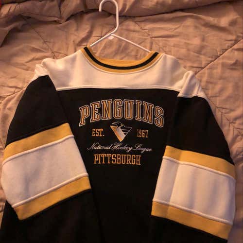 Pittsburgh Penguins Sweater Size Large