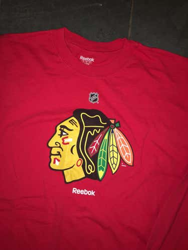 Pre-owned ( worn once ) Reebok CHICAGO BLACKHAWKS long sleeve shirt XL