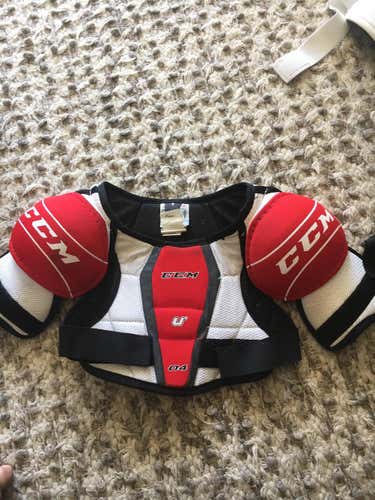 CCM Shoulder Pads Youth