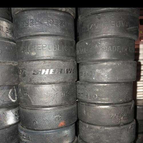 25 Hockey Pucks