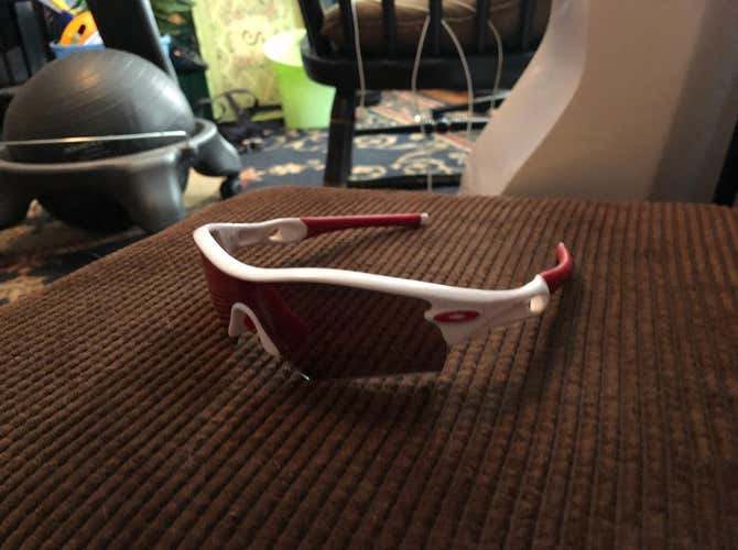 Oakley Red & White RadarLocks