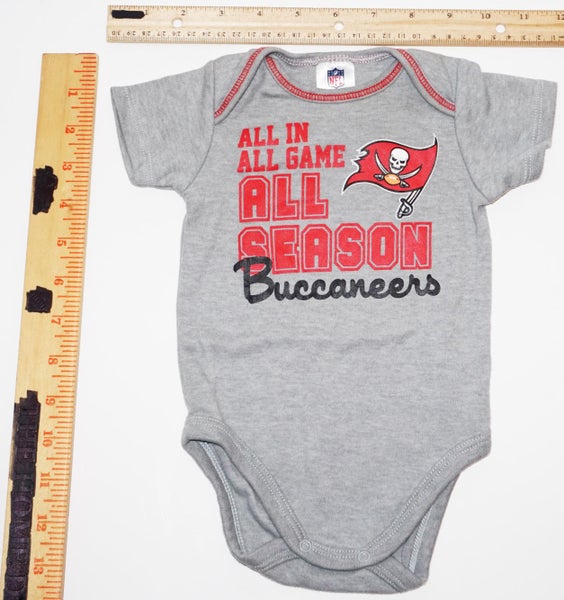 TAMPA BAY BUCCANEERS - NFL LOGO 1-PIECE BABY SUIT FOOTBALL 0-3 MTH SHORT SLEEVE