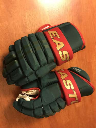 Zach Parise pro stock wild gloves