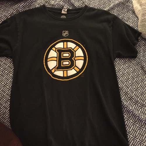 Used Good Condition Men’s Medium NHL Boston Bruins Officially Liscensed T Shirt