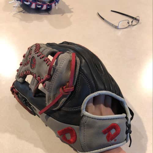 DeMarini Outfield Glove
