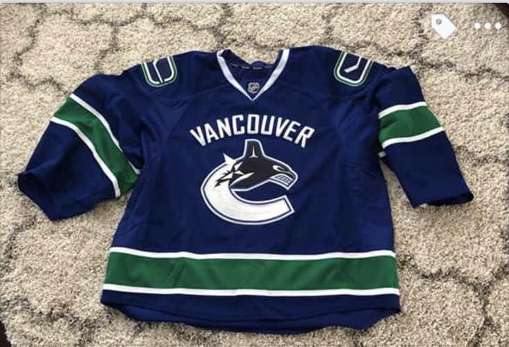 Brand new Reebok Goalie Cut Authentic team issued jersey