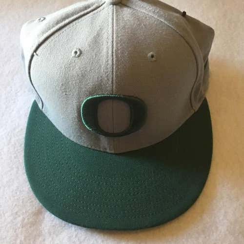 OREGON DUCKS Baseball Hat NEW Size 7 1/8 Gray Nike