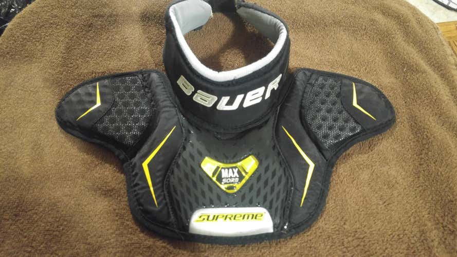 Bauer supreme goalie neck protector used Senior medium / large